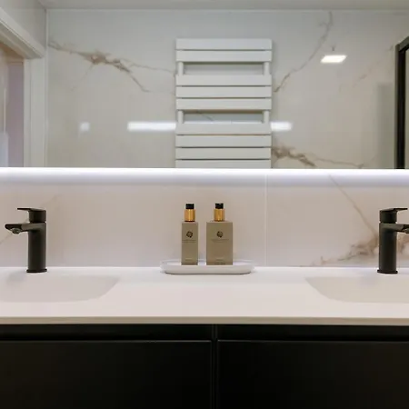 Huswell - Pleasant 2 Bedroom In Center Apartamento