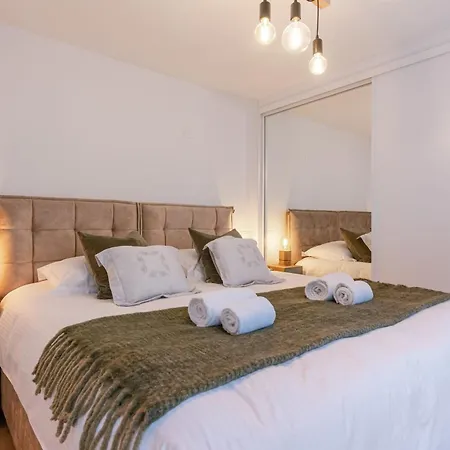 Huswell - Pleasant 2 Bedroom In Center