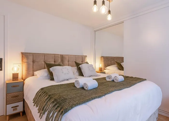 Huswell - Pleasant 2 Bedroom In Center