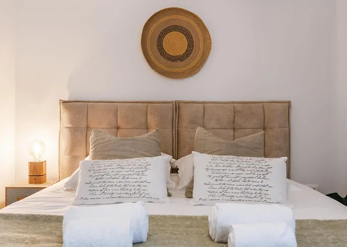 Huswell - Pleasant 2 Bedroom In Center *