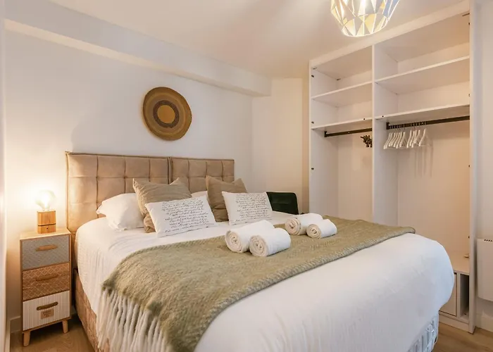 Huswell - Pleasant 2 Bedroom In Center